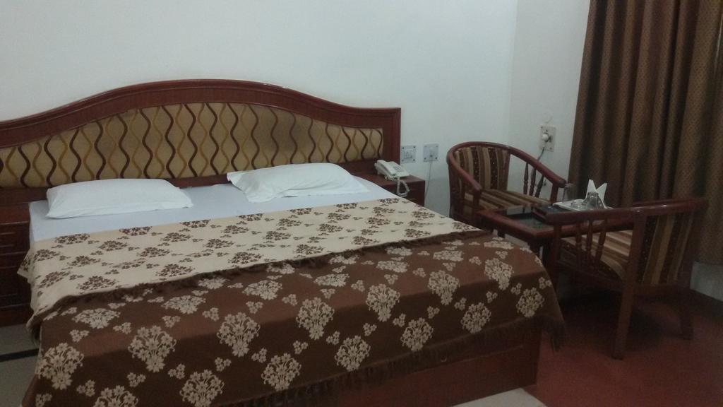 Hotel Sunrise Inn Лакхнау Экстерьер фото