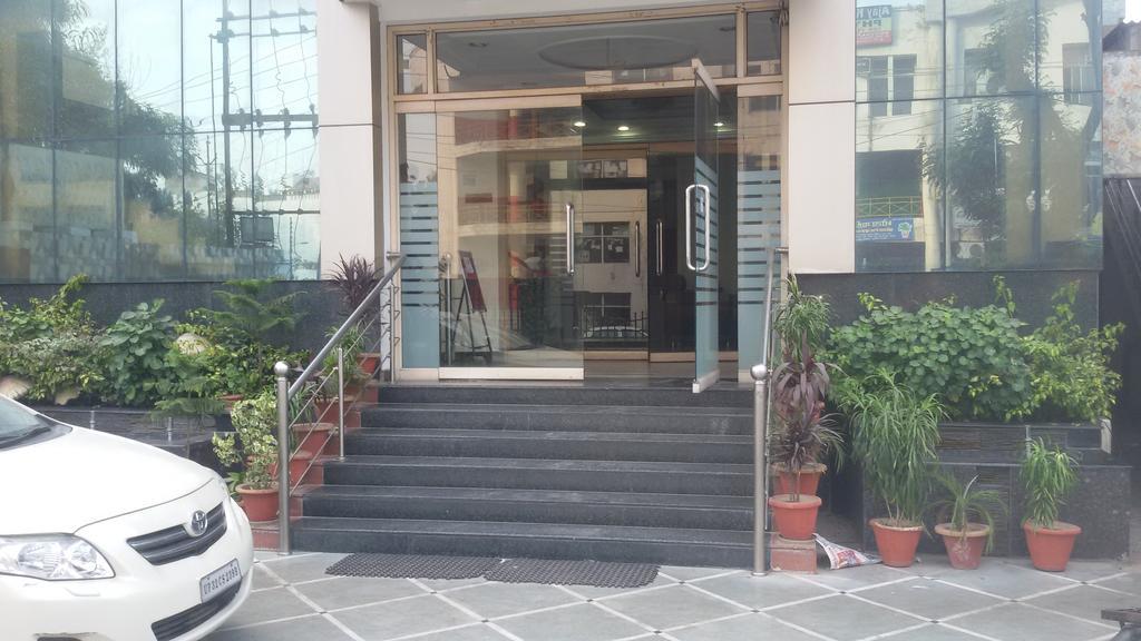 Hotel Sunrise Inn Лакхнау Экстерьер фото