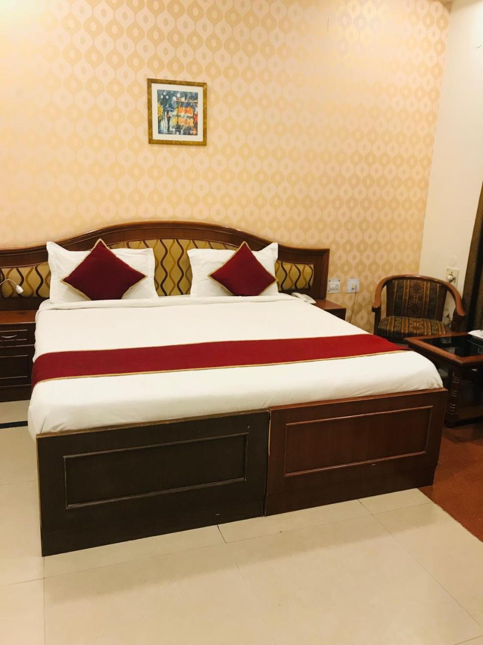 Hotel Sunrise Inn Лакхнау Экстерьер фото