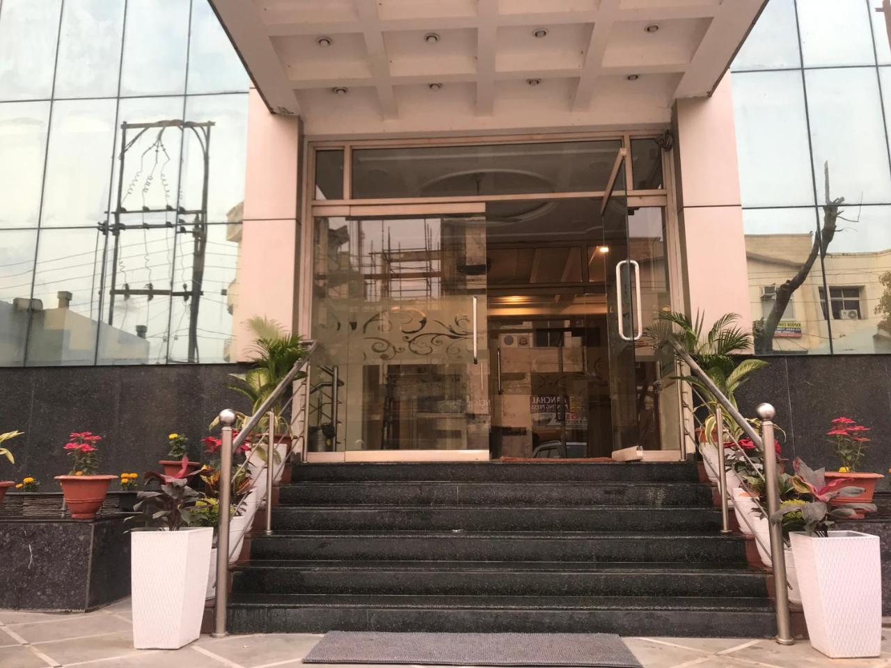 Hotel Sunrise Inn Лакхнау Экстерьер фото