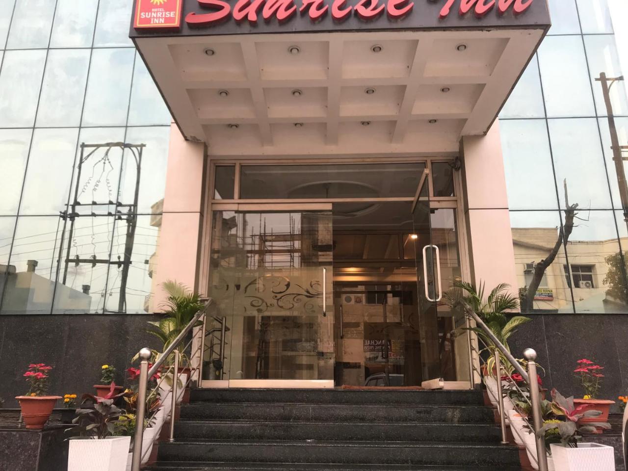 Hotel Sunrise Inn Лакхнау Экстерьер фото